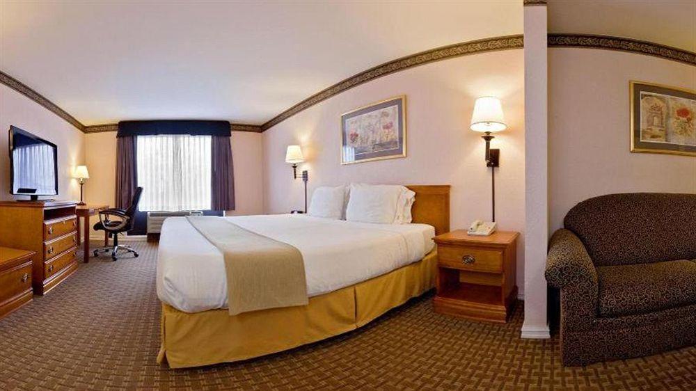 Holiday Inn Express North Тайлер Экстерьер фото