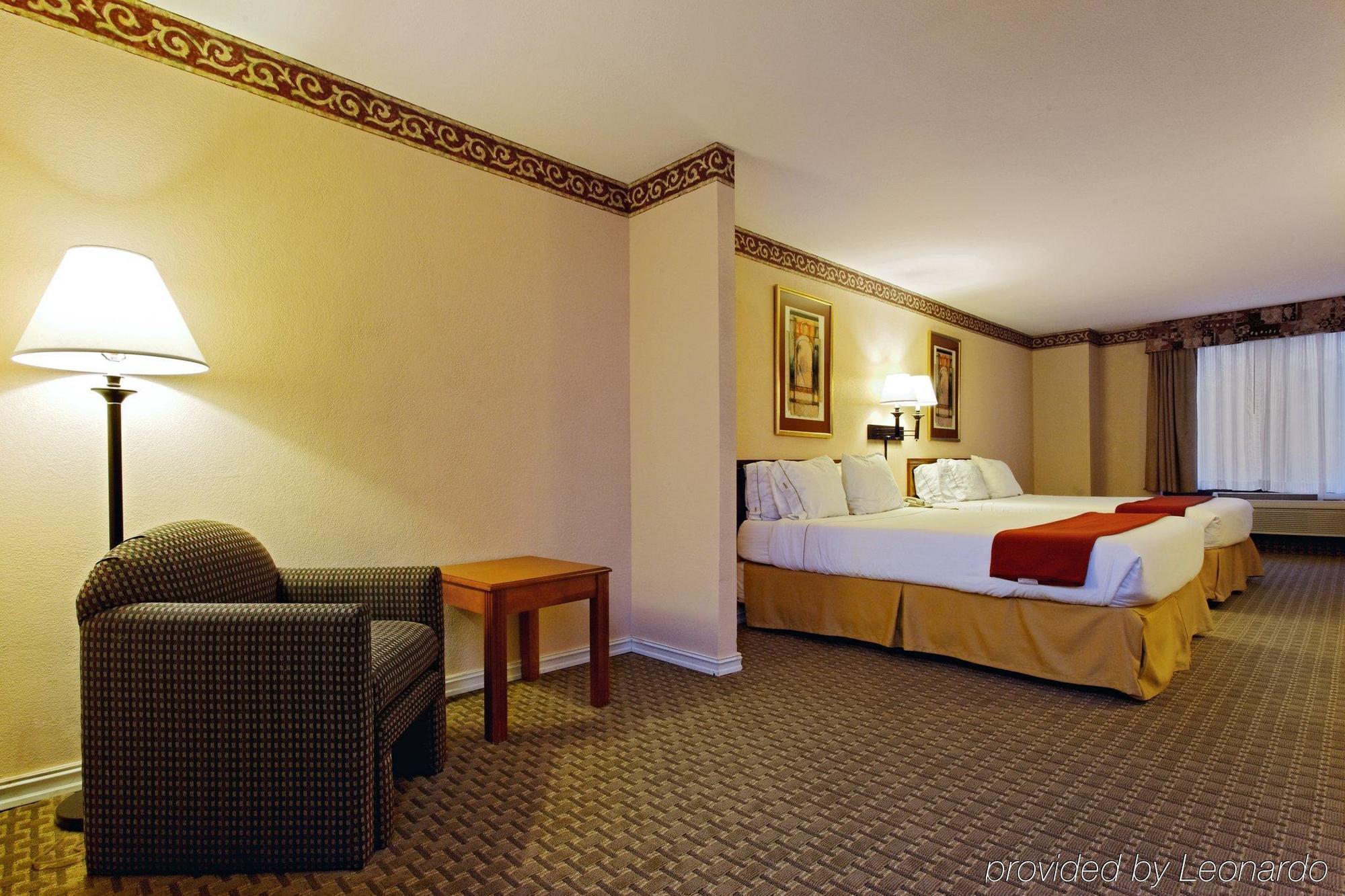 Holiday Inn Express North Тайлер Экстерьер фото