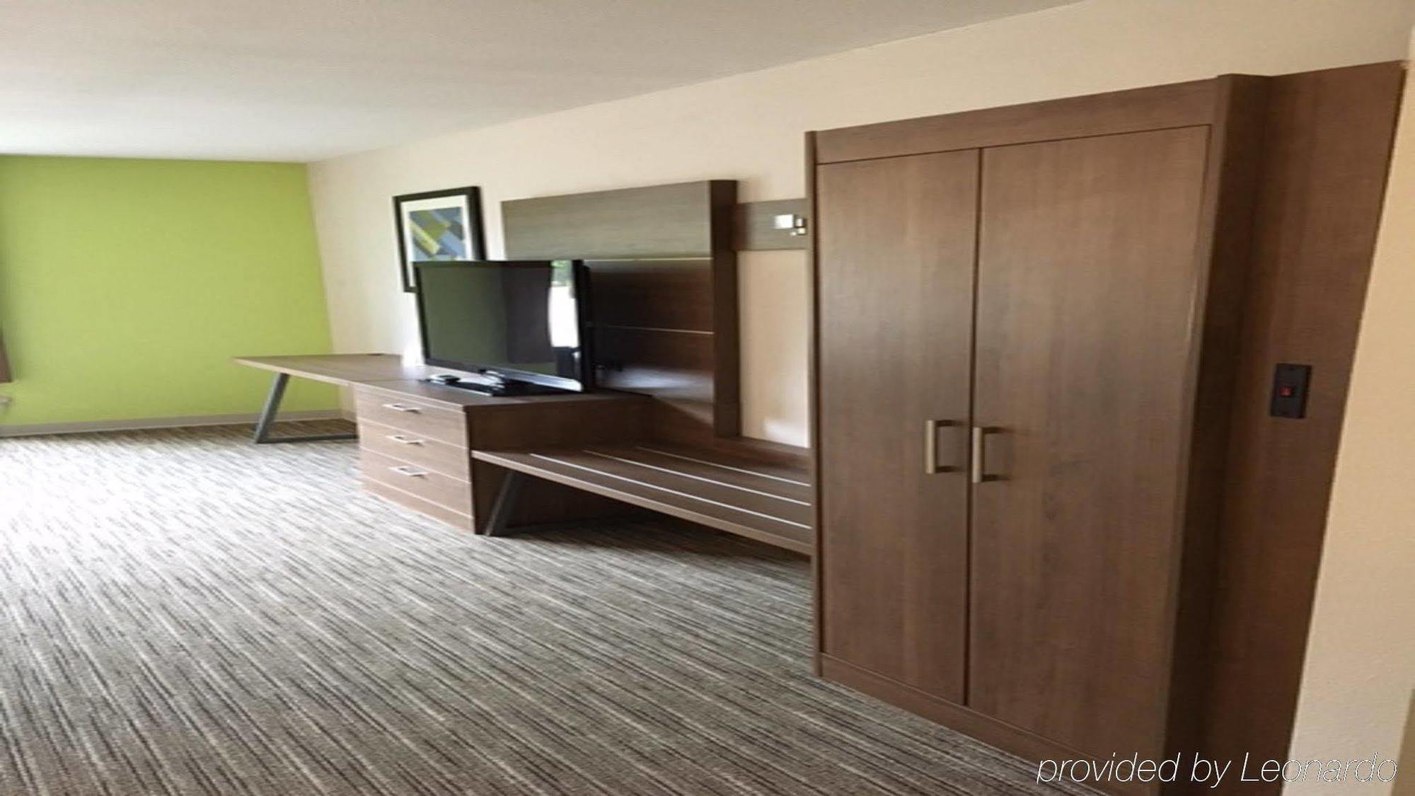 Holiday Inn Express North Тайлер Экстерьер фото