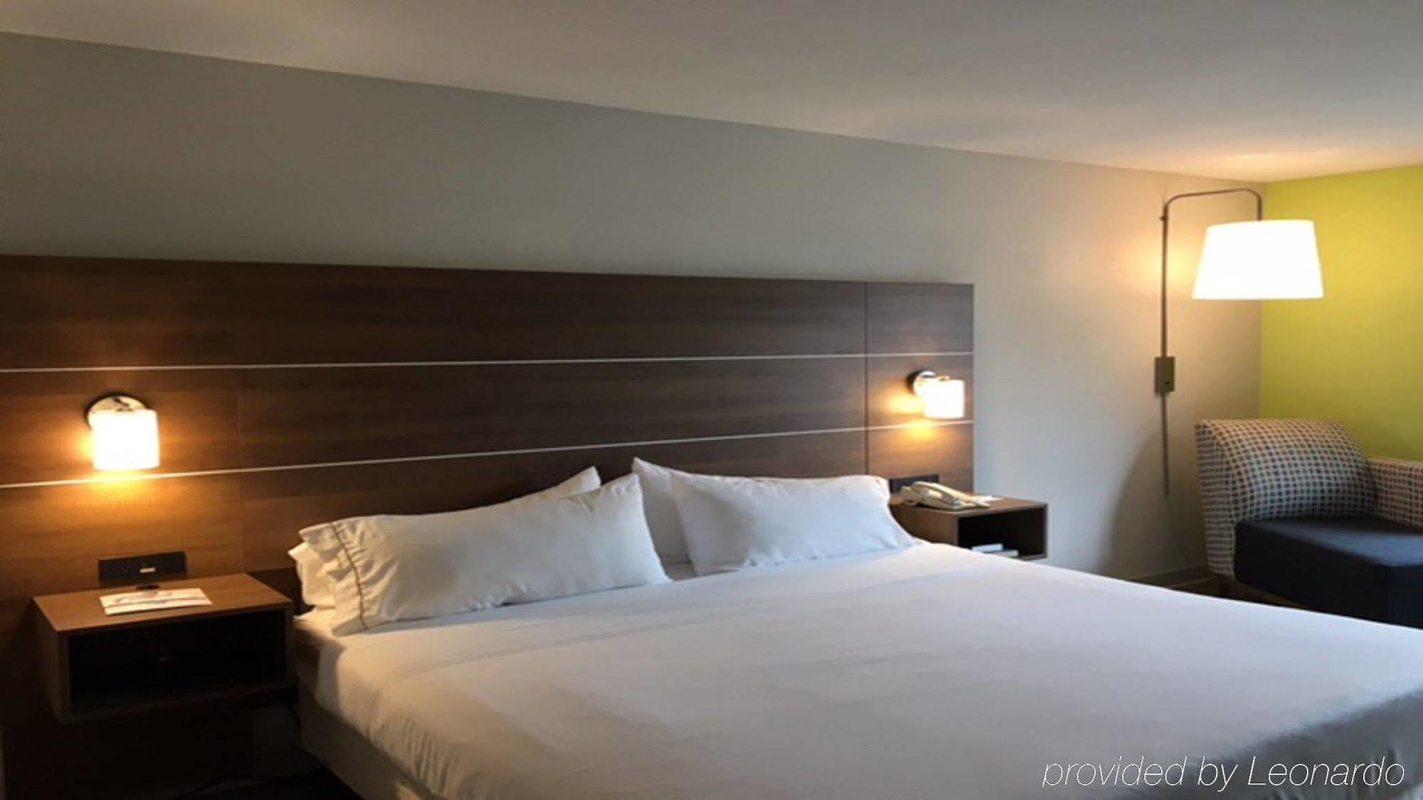 Holiday Inn Express North Тайлер Экстерьер фото