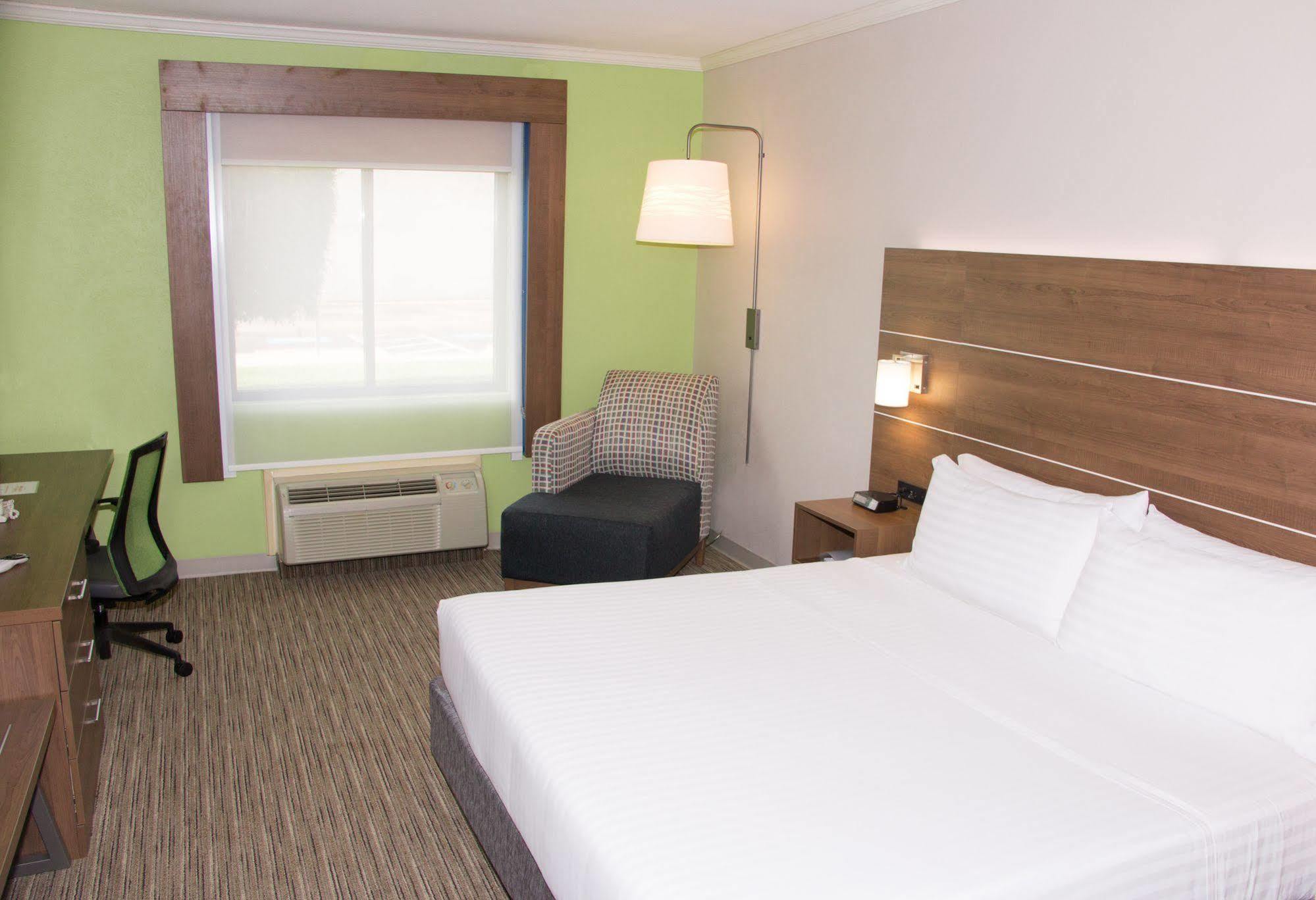 Holiday Inn Express North Тайлер Экстерьер фото