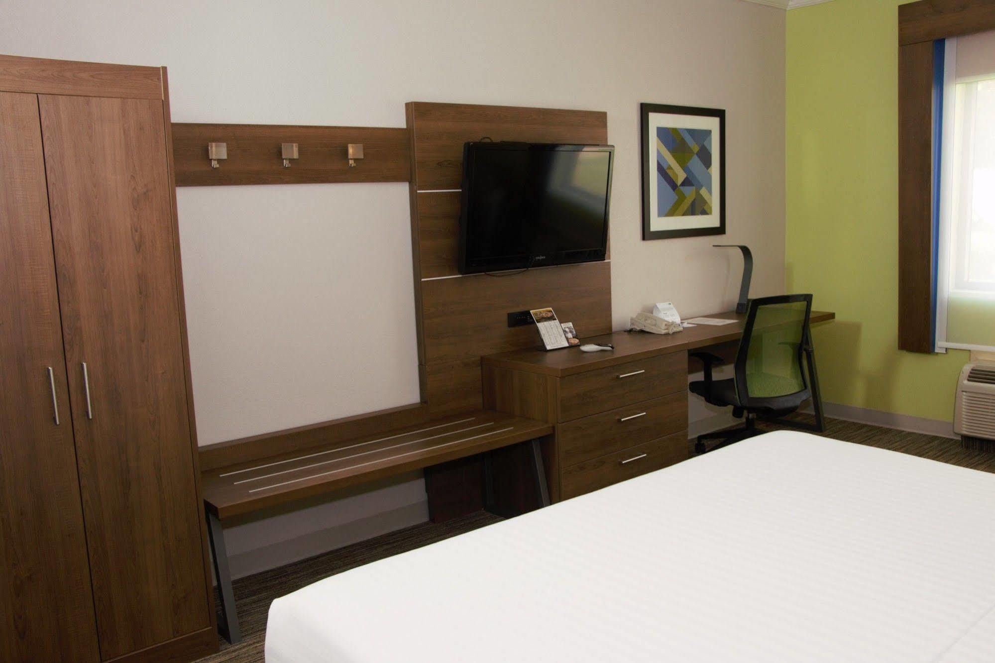 Holiday Inn Express North Тайлер Экстерьер фото
