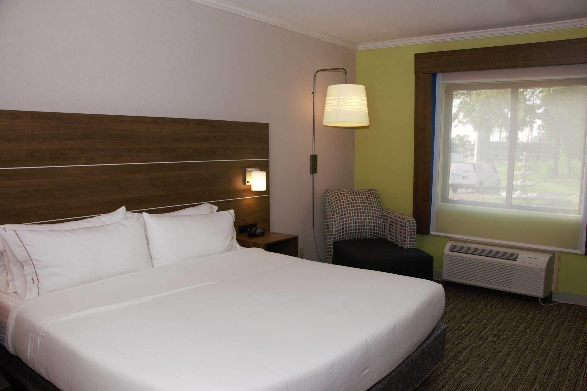 Holiday Inn Express North Тайлер Экстерьер фото