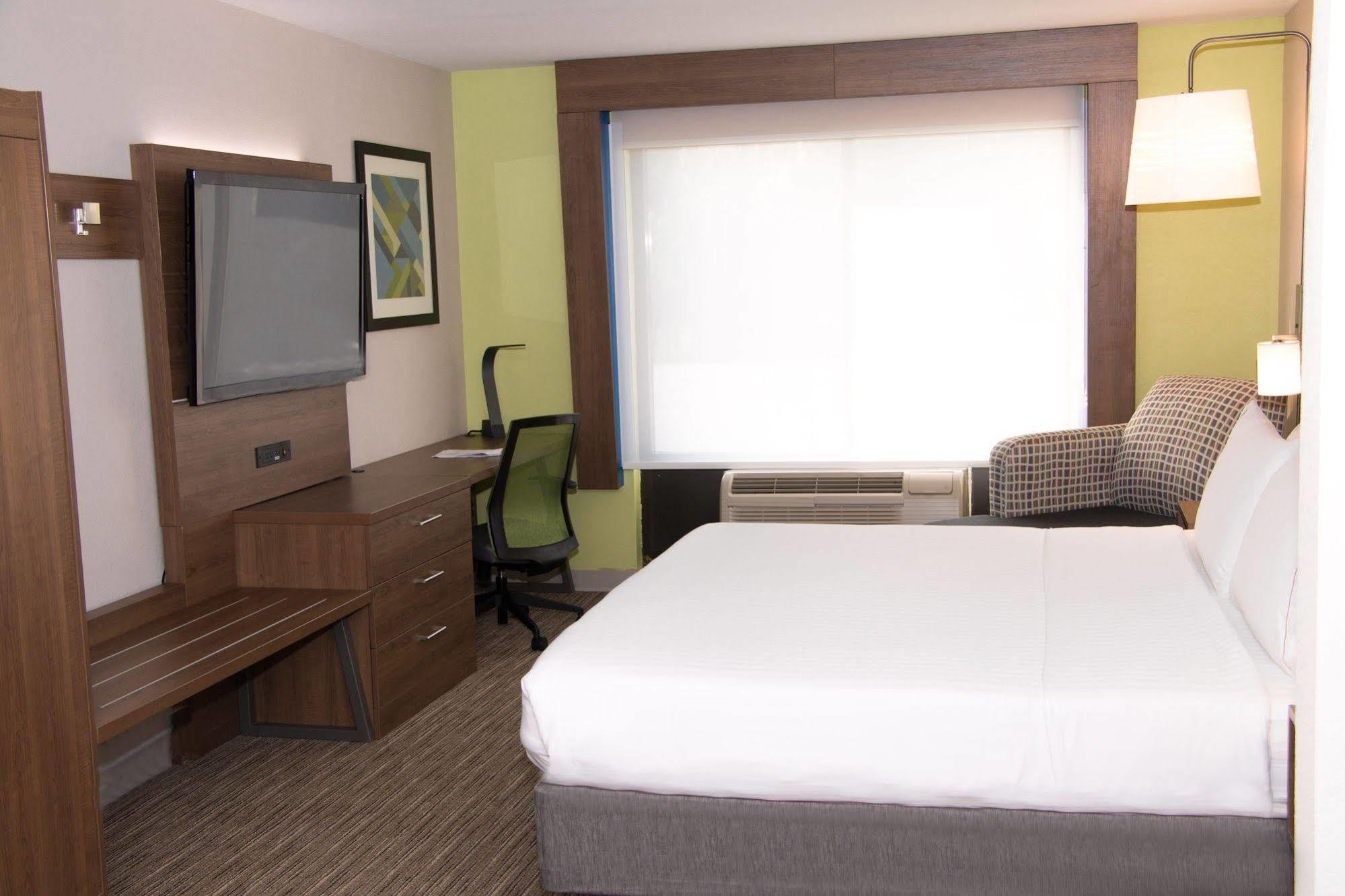 Holiday Inn Express North Тайлер Экстерьер фото