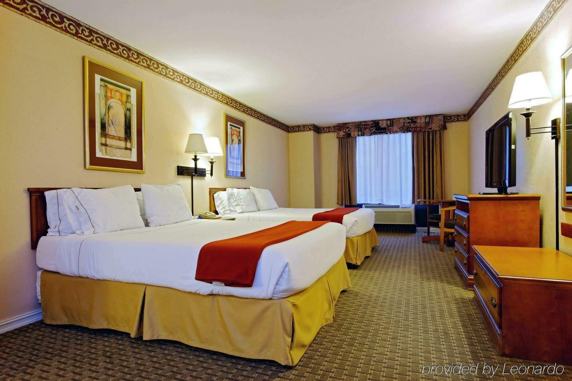 Holiday Inn Express North Тайлер Экстерьер фото
